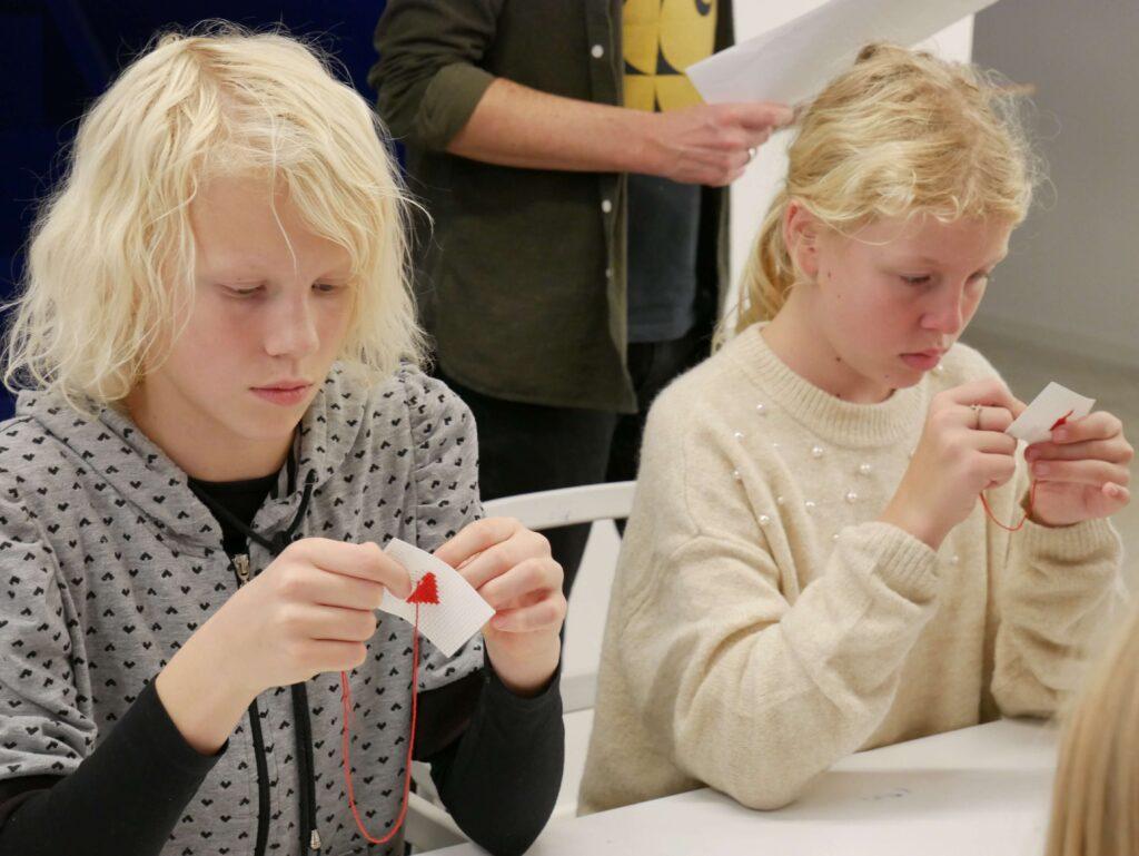 Sy, strik og sjov